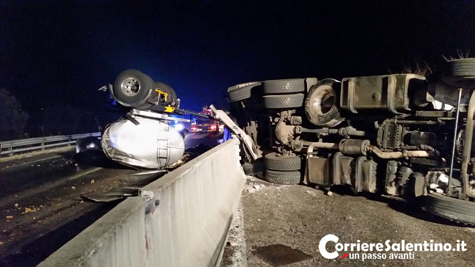 Ecatombe sulla strada, arrestato il conducente del tir: risponde di omicidio colposo plurimo