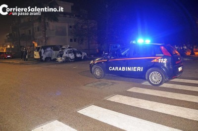 Misterioso rogo nella notte a Presicce, le fiamme distruggono auto e furgone - Corriere Salentino