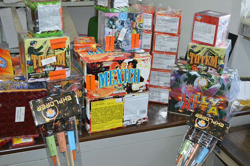 Capodanno 2016, controlli a tappeto della guardia di finanza: sequestrato un quintale di “botti” illegali