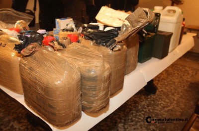 Una polveriera nel muretto a secco della masseria: maxi sequestro di armi, munizioni e tritolo - Corriere Salentino