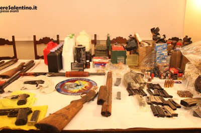 Una polveriera nel muretto a secco della masseria: maxi sequestro di armi, munizioni e tritolo - Corriere Salentino