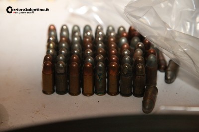 Una polveriera nel muretto a secco della masseria: maxi sequestro di armi, munizioni e tritolo - Corriere Salentino