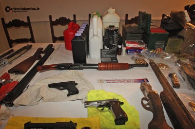 Una polveriera nel muretto a secco della masseria: maxi sequestro di armi, munizioni e tritolo - Corriere Salentino