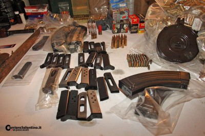 Una polveriera nel muretto a secco della masseria: maxi sequestro di armi, munizioni e tritolo - Corriere Salentino