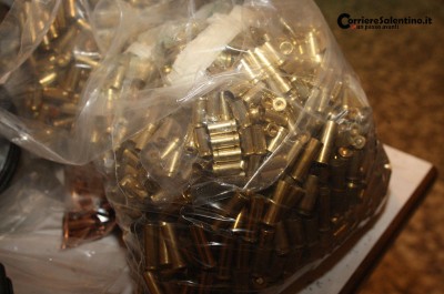 Una polveriera nel muretto a secco della masseria: maxi sequestro di armi, munizioni e tritolo - Corriere Salentino