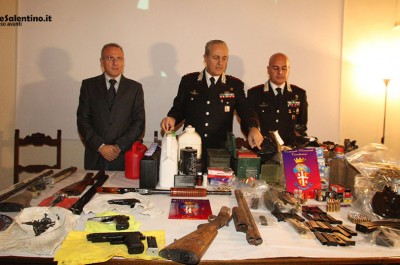 Una polveriera nel muretto a secco della masseria: maxi sequestro di armi, munizioni e tritolo - Corriere Salentino