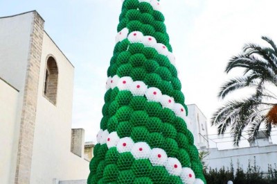 Melissano: 15mila bicchieri di plastica per l'Albero di Natale di Stay'nstreet - Corriere Salentino