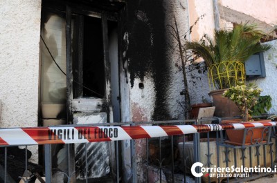 Chi la fa l'aspetti: alle fiamme la porta della casa degli attentatori di Taurisano - Corriere Salentino