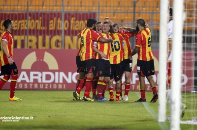 Il Lecce vince ancora e conferma il secondo posto: 2 a 0 al Messina - Corriere Salentino