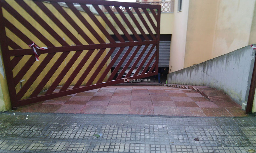 Commercianti rapinati e feriti: la Scientifica a caccia dei reperti sul luogo dell’assalto