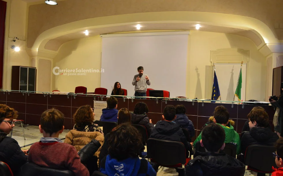 Il Consiglio comunale dei ragazzi dà il buon esempio e presentano il frutto del progetto realizzato con Monteco