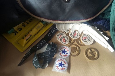 Borse contraffatte sulla bancarella del mercato, in casa marchi per falsificare vestiti ed accessori: in manette - Corriere Salentino
