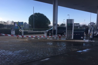 Ladri all'assalto della Q8, sradicate tre colonnine self-service con una pala meccanica - Corriere Salentino