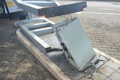 Ladri all'assalto della Q8, sradicate tre colonnine self-service con una pala meccanica - Corriere Salentino