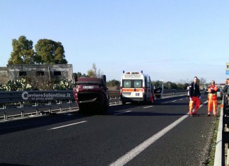 Drammatico incidente sulla statale, auto si ribalta: muore 22enne