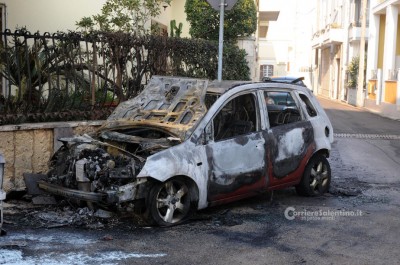 Fiamme nella notte: brucia l'auto di un giovane calciatore del Gallipoli - Corriere Salentino