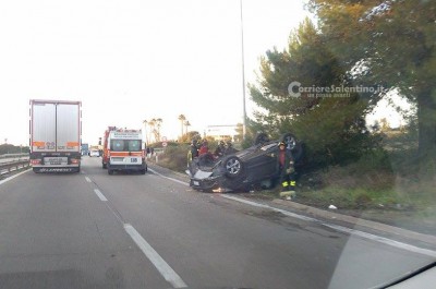 Paura sulla statale, auto si ribalta sulla Maglie - Lecce: un ferito in ospedale - Corriere Salentino