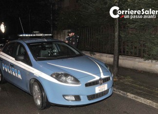 Armato di coltello rapina 65enne: in fuga con l’auto e la borsa