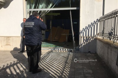 Sradicano Postamat e disseminano la strada di chiodi: "colpo" a Merine - Corriere Salentino