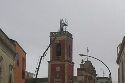 Maltempo: scirocco abbatte nel Salento alberi, pali e cartelloni. Danneggiata anche la statua della Madonna del Rosario di Copertino - Corriere Salentino