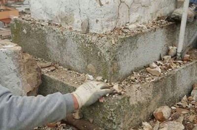 Maltempo: scirocco abbatte nel Salento alberi, pali e cartelloni. Danneggiata anche la statua della Madonna del Rosario di Copertino - Corriere Salentino