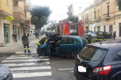 Paura su via Taranto, auto prende fuoco in movimento: illeso il conducente - Corriere Salentino