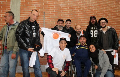 Il Capitano Quintino De Nuccio insieme agli artisti presenti al match