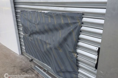 Razzìa nella "Expert": ladri tagliano saracinesca e fuggono con numerosi cellulari di valore - Corriere Salentino