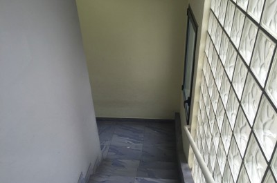 Cadde in Tribunale per le scale "non a norma": risarcita avvocatessa - Corriere Salentino