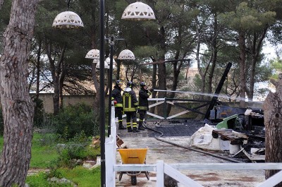 Alle fiamme chiosco-bar, attentato nel parco di Santa Maria di Leuca - Corriere Salentino