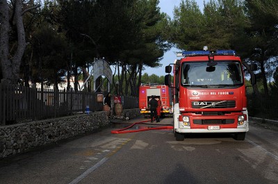 Alle fiamme chiosco-bar, attentato nel parco di Santa Maria di Leuca - Corriere Salentino