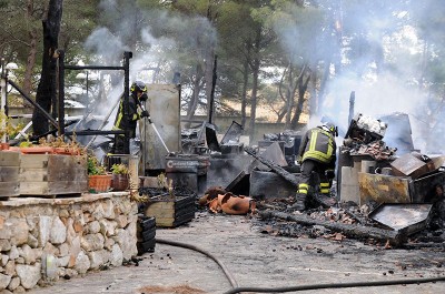 Alle fiamme chiosco-bar, attentato nel parco di Santa Maria di Leuca - Corriere Salentino