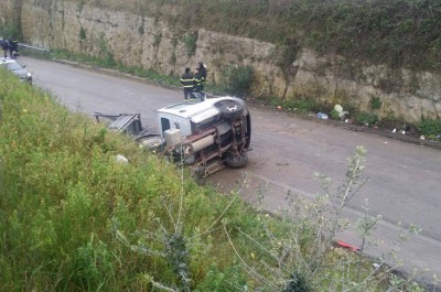 Furgone si ribalta in tangenziale, due feriti in ospedale - Corriere Salentino