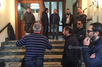 Omfesa, tutte quelle promesse in fumo: i lavoratori si incatenano. Ora si spera nell'Alcar spa - Corriere Salentino