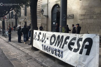 Omfesa, tutte quelle promesse in fumo: i lavoratori si incatenano. Ora si spera nell'Alcar spa - Corriere Salentino