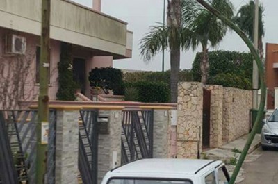 Maltempo: scirocco abbatte nel Salento alberi, pali e cartelloni. Danneggiata anche la statua della Madonna del Rosario di Copertino - Corriere Salentino