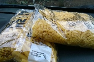 Scandalo a Squinzano: alimenti destinati ai poveri abbandonati nelle campagne - Corriere Salentino