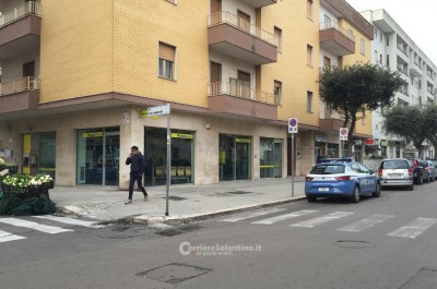 Dopo i manifesti di protesta, i danneggiamenti: prese di mira le Poste di via Taranto - Corriere Salentino