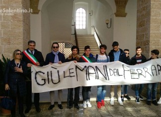 Casarano scende in Piazza per il Ferrari, Stefano: «Perché alle strutture private non si taglia niente?»