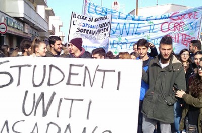 Casarano scende in Piazza per il Ferrari, Stefano: «Perché alle strutture private non si taglia niente?» - Corriere Salentino