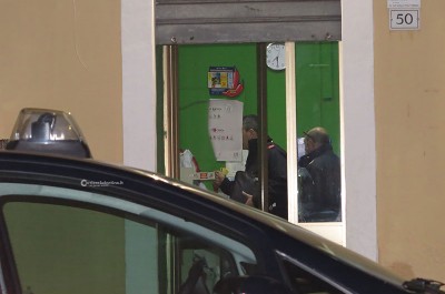 Pistola in pugno rapinano tabaccheria, poi fuggono su Fiat Uno rubata - Corriere Salentino
