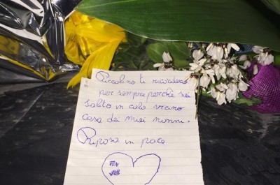 Trepuzzi piange il piccolo Roberto. Fiori e messaggi sul luogo dell'incidente - Corriere Salentino