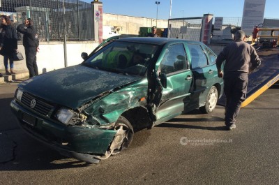 Sbronzo alla guida si schianta contro tre auto, poi ferisce con cacciavite operaio - Corriere Salentino