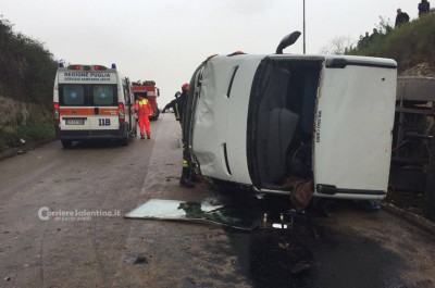 Furgone si ribalta in tangenziale, due feriti in ospedale - Corriere Salentino
