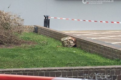 Borsone sospetto in pieno centro, scatta l'allarme bomba. Ma dentro solo capi di abbigliamento - Corriere Salentino