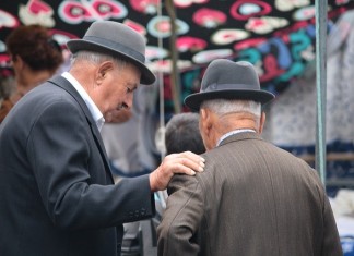 Adotta un anziano. Mozione di Poli Bortone e Scorrano