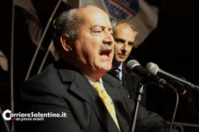 Forza Italia, Caroppo rilancia la segreteria. Barba infuriato: “Giù le mani! De Marini antiberlusconiano”. La replica: “Partito aperto a impegno di tutti” - Corriere Salentino