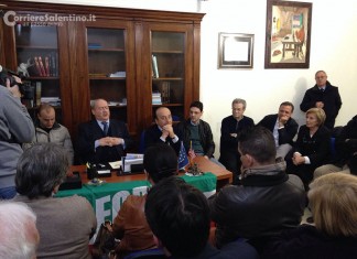 Il centrodestra punta all’unità, ma forzisti e fittiani sono in preda alle lotte intestine