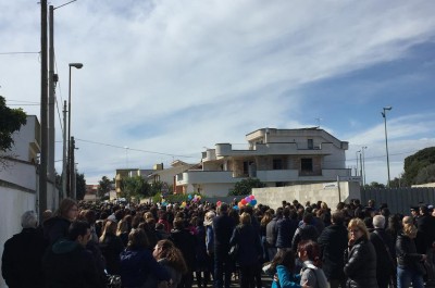 Trepuzzi in lacrime per l'ultimo viaggio del piccolo Roberto - Corriere Salentino