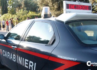 Sbanda con la pattuglia e si schianta frontalmente contro un’auto: grave una guardia giurata